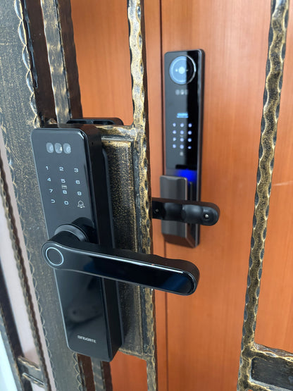 Singgate FM025 with 3D face + Video Calling Functions